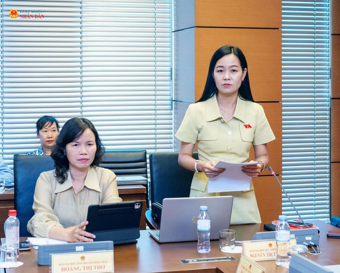 ĐBQH Nguyễn Thị Thúy Lam (Đồng Tháp) phát biểu tại Tổ 14, sáng 7/8. Ảnh: Mạnh Hưng