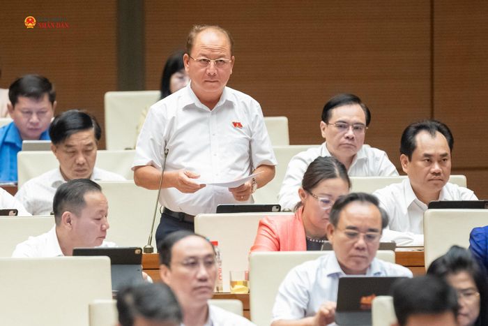 ĐBQH Sùng A Lềnh (Lào Cai) phát biểu. Ảnh: Phạm Thắng