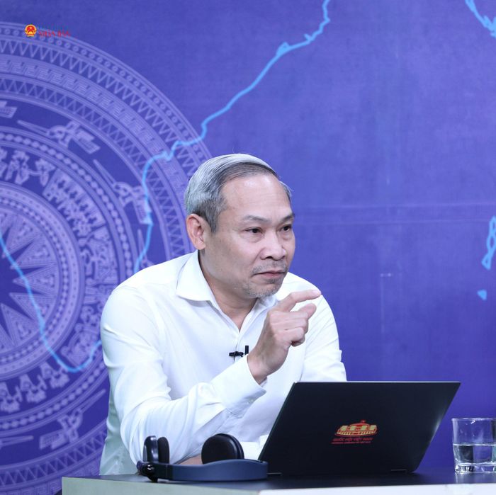 Uỷ viên thường trực Ủy ban Kinh tế của Quốc hội Phan Đức Hiếu phát biểu