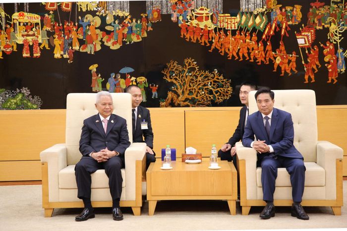 Phó Chủ tịch Quốc hội, Thượng tướng Nguyễn Doãn Anh tiễn Chủ tịch Quốc hội Thái Lan Sophon Zaram. Ảnh: Đắc Trường