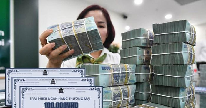 Lãi suất trái phiếu ngân hàng chính thức chạm ngưỡng 10% ngay đầu tháng 8.