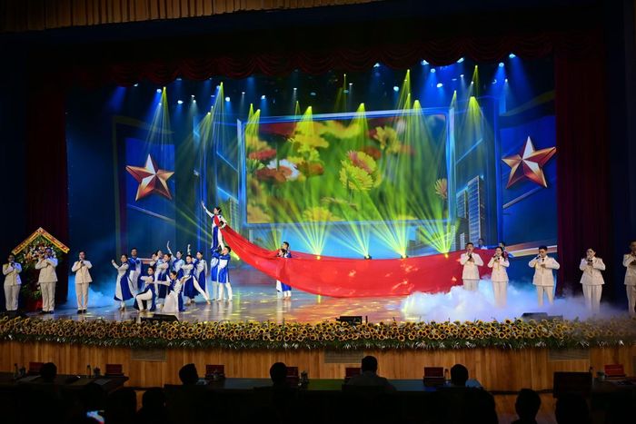 Chương trình nghệ thuật chào mừng tại lễ khai mạc Hội thi.