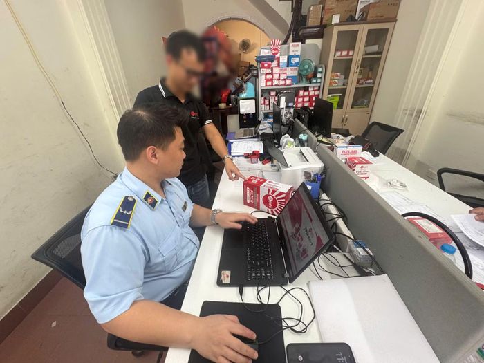 Chi cục QLTT thành phố Hà Nội phát hiện Công ty TNHH Hòa Thắng Group kinh doanh phụ tùng ô tô nhãn Asahi trên website "hoathang.vn" và "asahiparts.jp".