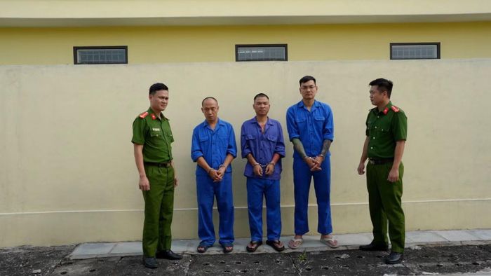 Các đối tượng bị khởi tố.