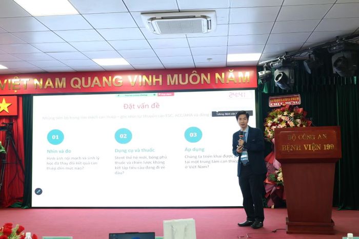 Phiên thảo luận chuyên đề về tim mạch can thiệp và các kỹ thuật điều trị hiện đại thu hút sự quan tâm của đại biểu.