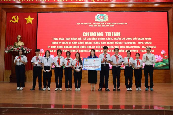  200 suất học bổng “Linear Thinking DOL” góp phần tạo thêm điều kiện học tập, khuyến khích học sinh tại đặc khu Phú Quốc phát huy tinh thần chủ động, nỗ lực vươn lên và từng bước phát triển năng lực. 
