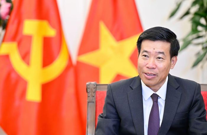  Thứ trưởng Nguyễn Mạnh Cường làm rõ, chương trình chuyến thăm vì vậy gắn đối ngoại cấp cao với hợp tác cụ thể về kinh tế, công nghệ, giáo dục và nguồn nhân lực. 