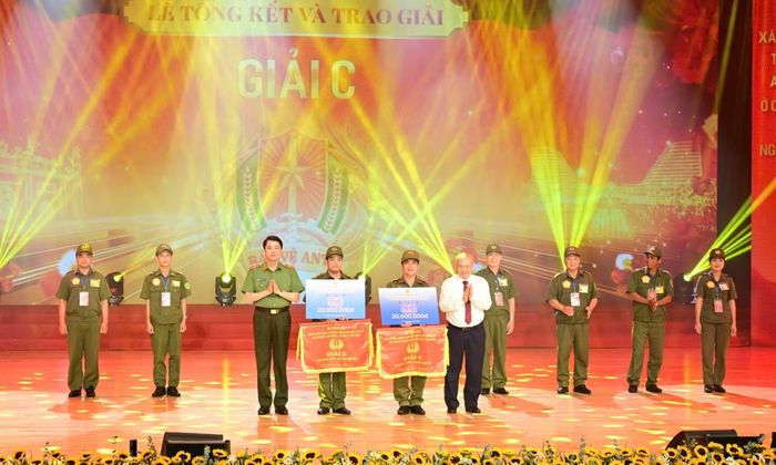 Lễ trao thưởng các đội đoạt giải C.