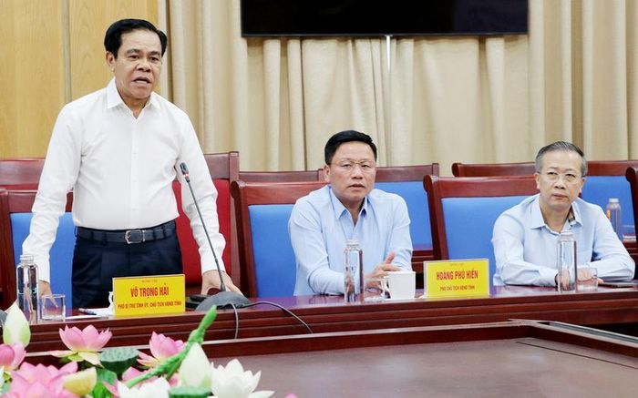 Chủ tịch Ủy ban nhân dân tỉnh Nghệ An Võ Trọng Hải phát biểu.
