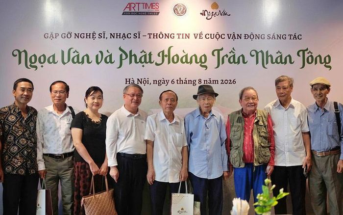 Các nghệ sĩ gặp gỡ, chia sẻ và trao đổi thông tin về Ngoạ Vân và Phật hoàng Trần Nhân Tông.