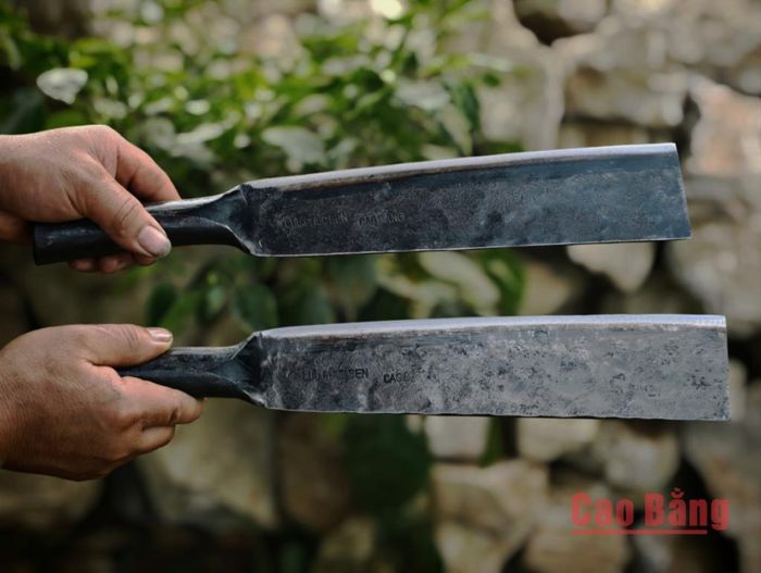 Các sản phẩm hoàn thiện không chỉ phục vụ cuộc sống, sản phẩm rèn Phúc Sen còn trở thành một món quà được nhiều du khách tìm mua bởi độ bền, độ sắc và giá trị thủ công đặc trưng.