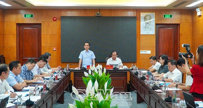 Phó Bí thư Tỉnh ủy, Chủ tịch Ủy ban MTTQ Việt Nam tỉnh Cà Mau Hồ Thanh Thủy phát biểu kết luận cuộc họp.