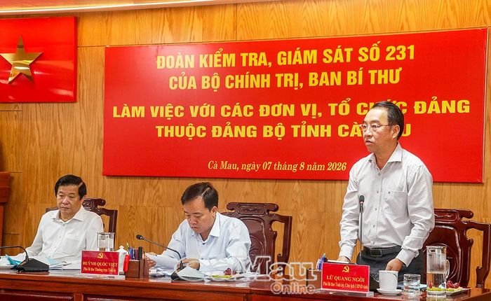 Chủ tịch UBND tỉnh Cà Mau Lữ Quang Ngời trao đổi với Đoàn công tác về kết quả chuyển đổi số của địa phương.