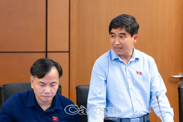 Đại biểu Lương Văn Anh, Ủy viên chuyên trách Ủy ban Khoa học, Công nghệ và Môi trường của Quốc hội phát biểu thảo luận.
