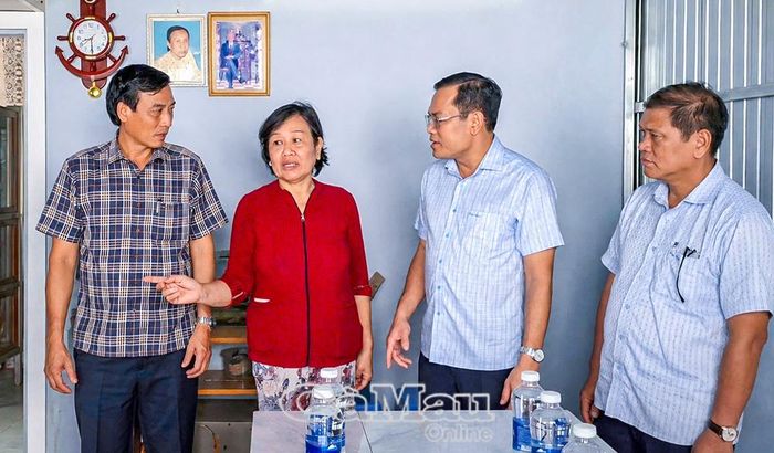 Bà Trương Thị Kỷ bày tỏ xúc động trước sự quan tâm hỗ trợ của Nhà nước giúp gia đình có nơi ở ổn định.