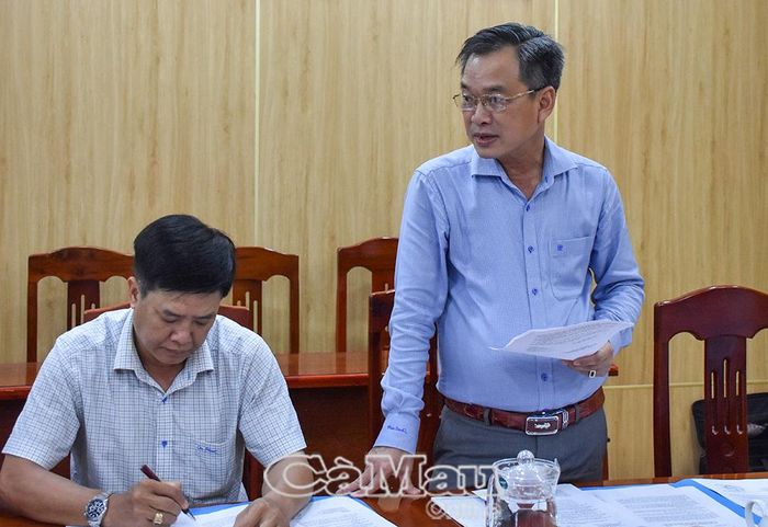 Đồng chí Nguyễn Văn Khởi, Phó Chủ tịch Ủy ban MTTQ Việt Nam tỉnh Cà Mau, Phó Trưởng ban Thường trực Ban vận động Quỹ "Vì người nghèo", báo cáo công tác vận động, quản lý và sử dụng quỹ 6 tháng đầu năm.