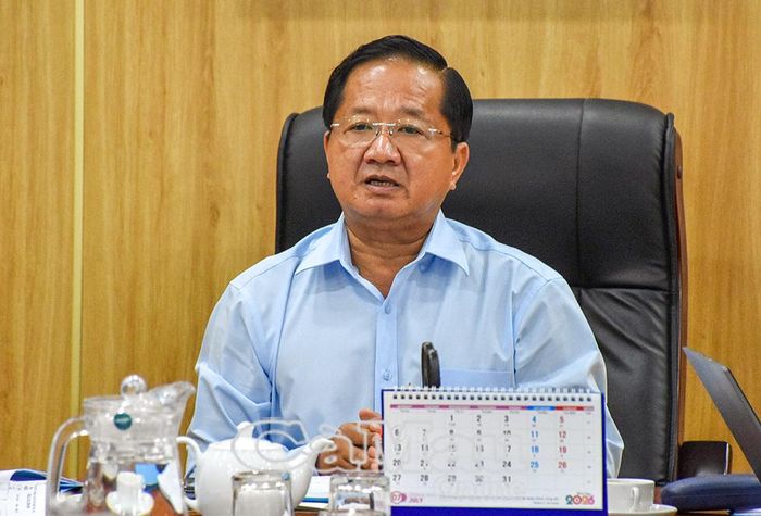 Đồng chí Lê Thanh Triều, Phó Chủ tịch Thường trực Ủy ban MTTQ Việt Nam tỉnh Cà Mau, Trưởng Ban vận động Quỹ “Vì người nghèo” tỉnh Cà Mau, phát biểu kết luận hội nghị.