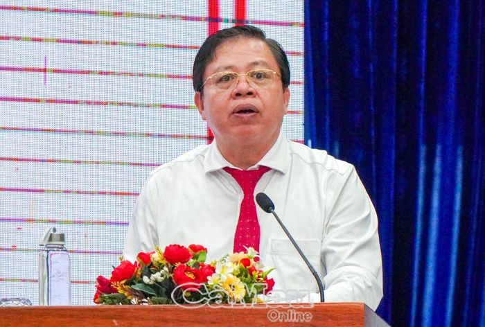 Đồng chí Nguyễn Văn Nguyên, Giám đốc Sở GD&ĐT, phát biểu tại hội nghị.