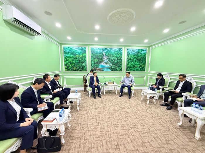 Đoàn công tác có buổi làm việc với Bộ trưởng Bộ Nông nghiệp và Môi trường Lào. Ảnh: Vinachem 