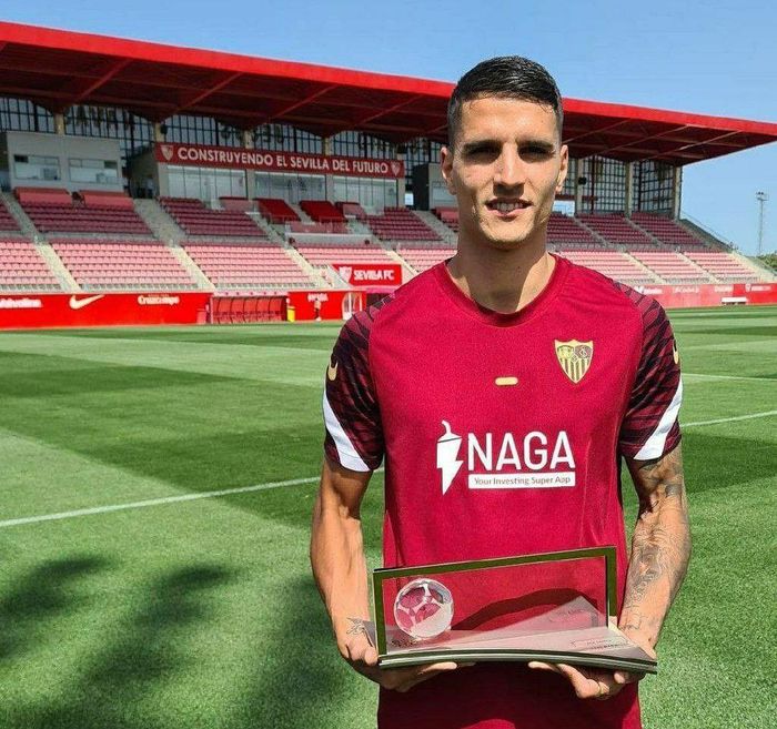Chủ nhân Puskás 2021 chấp nhận vai trò khiêm tốn để theo đuổi đam mê