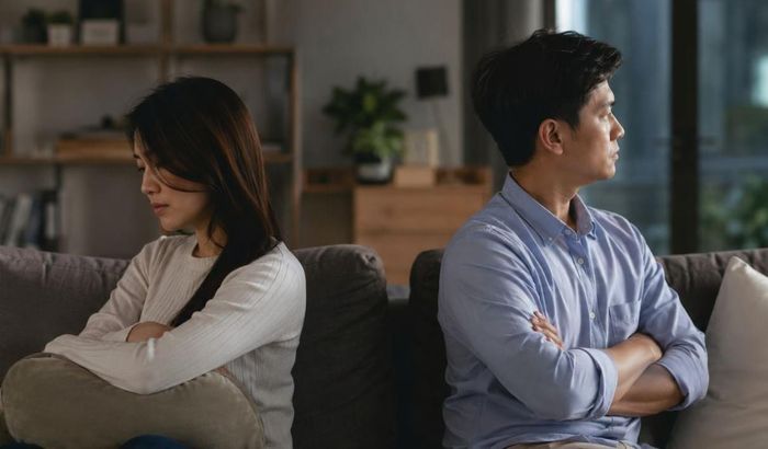 Điều khiến họ lo lắng không phải là tuổi tác mà là khi người chồng vẫn sống thiếu trách nhiệm. Ảnh minh họa