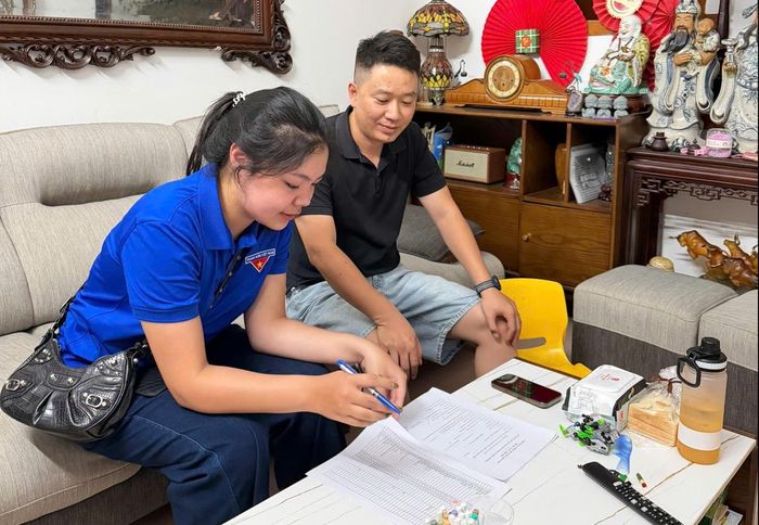 Người dân được hướng dẫn kiểm tra, đối chiếu thông tin đất đai để bảo đảm dữ liệu chính xác.