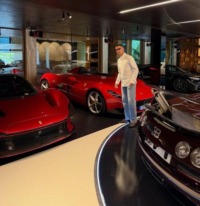 Đây là lần đầu tiên Cristiano Ronaldo bộ sưu tập siêu xe đắt đỏ. Ảnh: cristiano