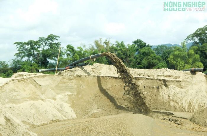 Các phương tiện phải lắp thiết bị định vị, kiểm soát chặt chẽ quá trình khai thác khoáng sản.