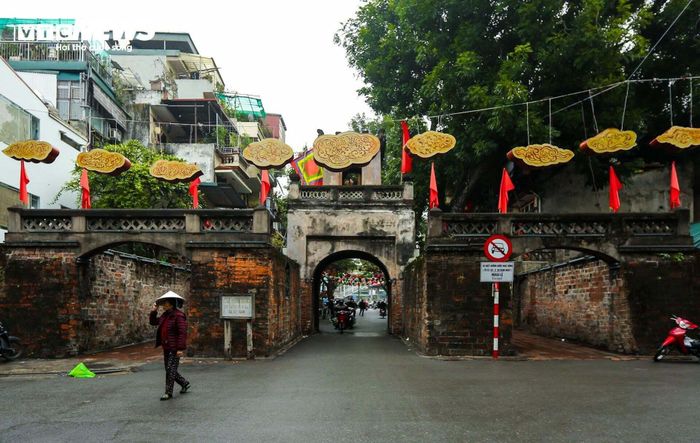 Tầng thứ nhất của Ô Quan Chưởng có 3 cửa vòm.