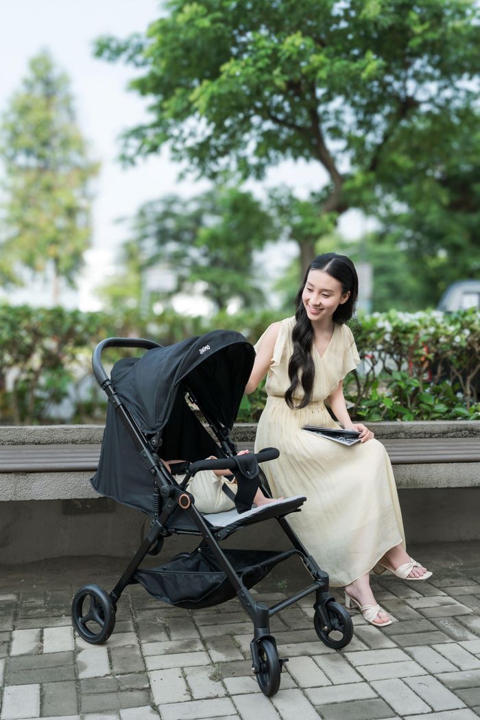 Thiết kế ngả lưng linh hoạt giúp bé thoải mái tận hưởng chuyến đi và có thể ngủ ngon ngay giữa hành trình.