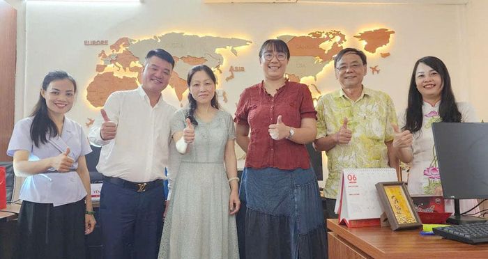 Lãnh đạo Công ty Nam Á làm việc với đoàn giáo sư Trường ĐH Sư Phạm Quảng Tây (Trung Quốc).