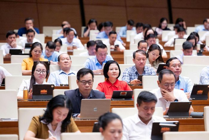 Đại biểu tham dự phiên làm việc sáng 7-8. Ảnh: media.quochoi.vn