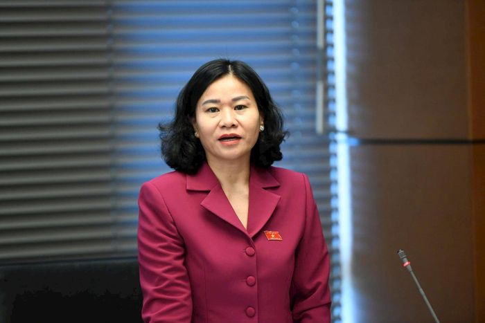 Đại biểu Nguyễn Thị Tuyến phát biểu thảo luận. Ảnh: QK