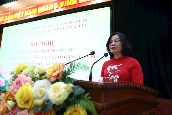 Bà Nguyễn Thị Minh Thu, Hiệu trưởng Trường Tiểu học Vạn Xuân phát biểu tại hội nghị. Ảnh: Hậu Lộc
