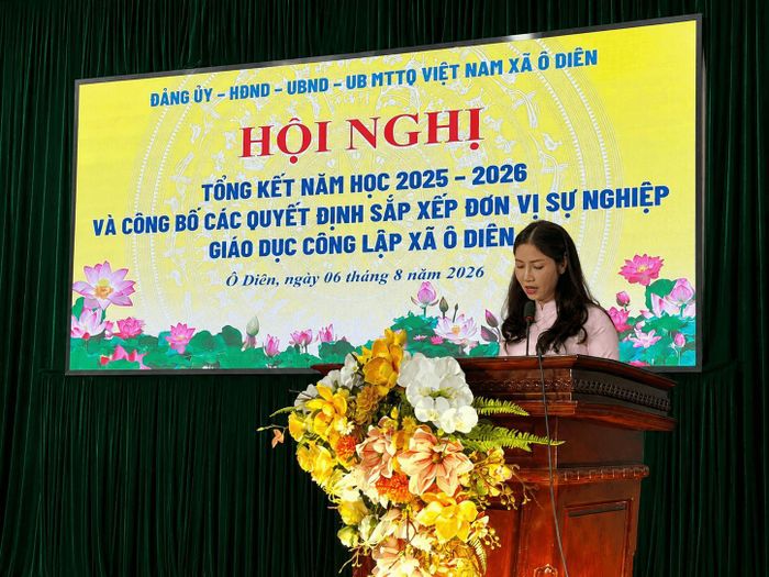 Cô giáo Đỗ Thị Hằng, Hiệu trưởng Trường Mầm non Tân Hội, phát biểu nhận nhiệm vụ sau khi kiện toàn tổ chức. Ảnh: Ánh Bình