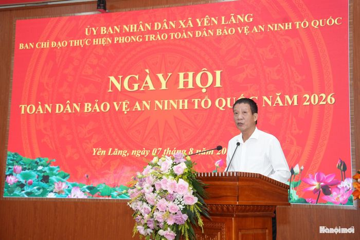 Bí thư Đảng ủy, Chủ tịch HĐND xã Phạm Văn Minh phát biểu tại hội nghị. Ảnh: Phạm Hùng