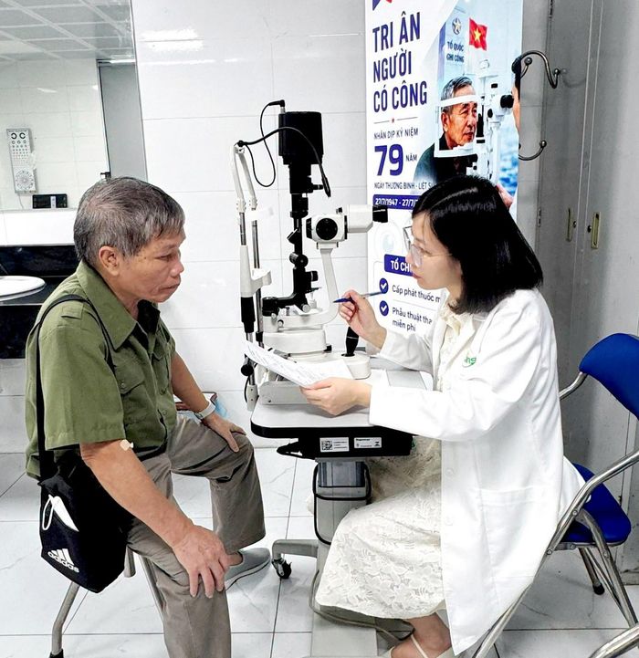 Hoạt động chăm sóc sức khỏe, tri ân người có công. Ảnh: MT