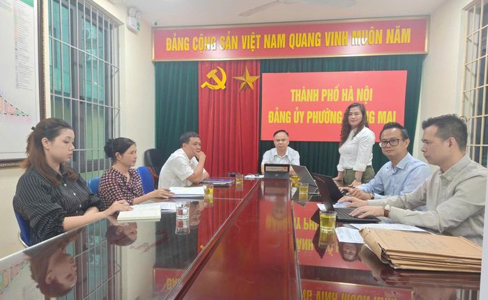 Đại diện lãnh đạo phường Tương Mai thảo luận tại hội nghị. Ảnh: Quang Thái