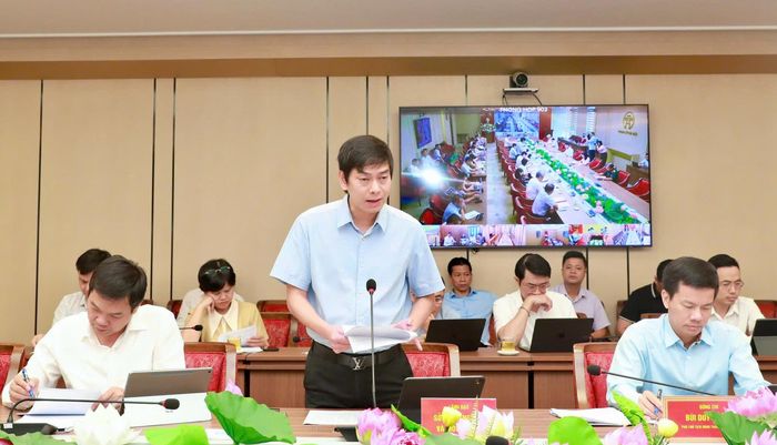 Đại diện lãnh đạo Sở Nông nghiệp và Môi trường Hà Nội báo cáo tại hội nghị. Ảnh: Quang Thái