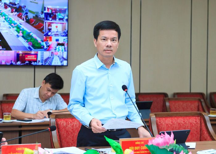 Phó Chủ tịch UBND thành phố Hà Nội Bùi Duy Cường phát biểu tại hội nghị. Ảnh: Quang Thái