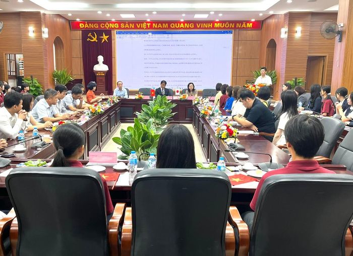 Phó Giám đốc Sở Giáo dục và Đào tạo Hà Nội Phạm Quốc Toản phát biểu. Ảnh: Lê Nguyễn