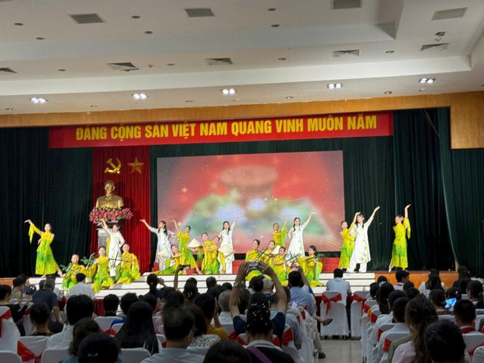Tiết mục nghệ thuật đạt giải Nhất Hội thi Thiếu nhi Thủ đô tuyên truyền giới thiệu sách. Ảnh: Ngân Hà