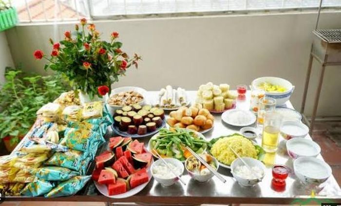 Với nhà ở chung cư, vị trí được nhiều người có kinh nghiệm khuyên dùng là ban công căn hộ, vừa là không gian ngoài trời, vừa thuộc phạm vi riêng của gia đình.