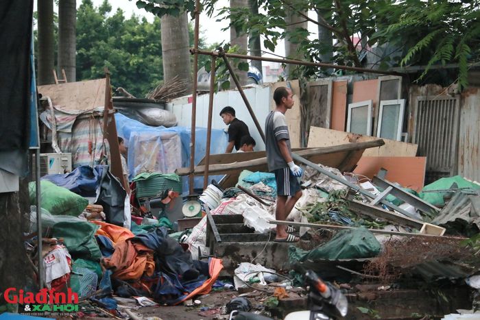 Ngày 6/8, phường Phú Diễn tiến hành ra quân, cưỡng chế đối với các công trình vi phạm tại ngõ 139 Phú Diễn