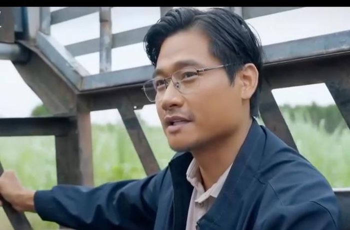 A Lang tìm cách đổ lỗi cho ai đó đã gây ra sự cố cho sức khỏe già Rin. Ảnh VTV