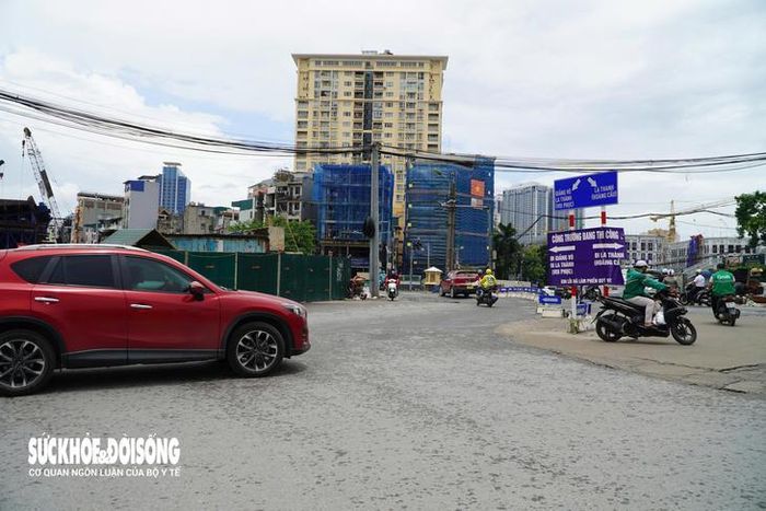 Dự án đầu tư xây dựng đường Vành đai 1 đoạn Hoàng Cầu - Voi Phục có điểm đầu giao với đường Cát Linh - La Thành - Yên Lãng tại Hoàng Cầu; điểm cuối tại nút giao thông Voi Phục.Tổng chiều dài tuyến khoảng 2,274km, quy mô mặt cắt ngang là 50m.Tổng mức đầu tư hơn 7.210 tỉ đồng. Thời gian thực hiện dự án từ năm 2018 đến 2026.