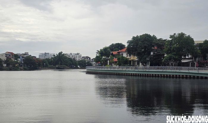 Đường đi bộ ven sông Như Ý đoạn qua địa bàn phường Thuận Hóa. Ảnh: H.Dũng.
