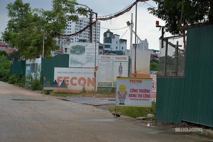 Lối vào công trường Depot Xuân Đỉnh. Ảnh: T.Anh