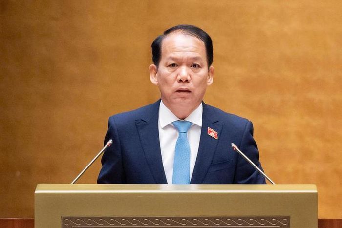 Bộ trưởng Bộ Tư pháp Hoàng Thanh Tùng trình bày trước Quốc hội tờ trình tóm tắt về dự án Luật Phát triển đô thị. Ảnh: quochoi.vn