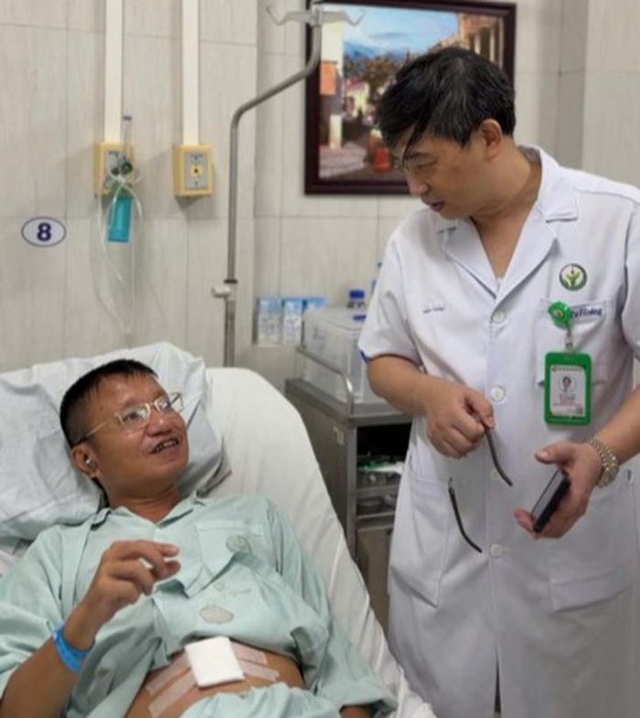 PGS.TS Lê Tư Hoàng – Trưởng khoa Điều trị theo yêu cầu giải thích và hướng dẫn người bệnh trước khi ra viện.